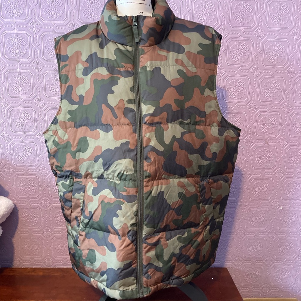 Lands’ End Men’s Camo Down Vest XL